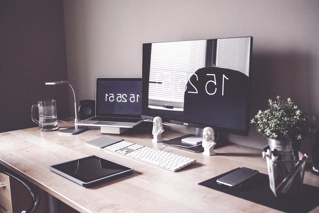 Holographic display projecting 3D interface above desktop computer